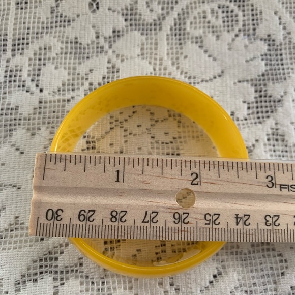 Vtg. 60’s mod moon glow yellow bracelet…it’s groovy 🌼✌🏼 - Picture 5 of 5